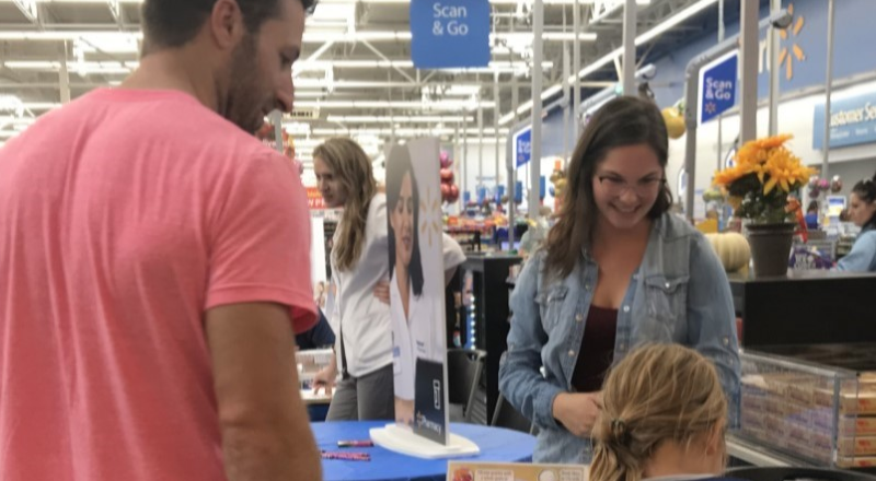 Graduate nutrition student speaks with Walmart customers about healthy eating