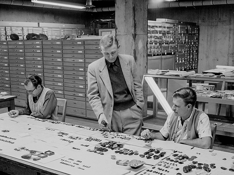 Earl Swanson speaking with Museum workers