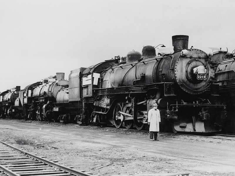 AL Lillibridge standing next to Steam Locomotive Number 947