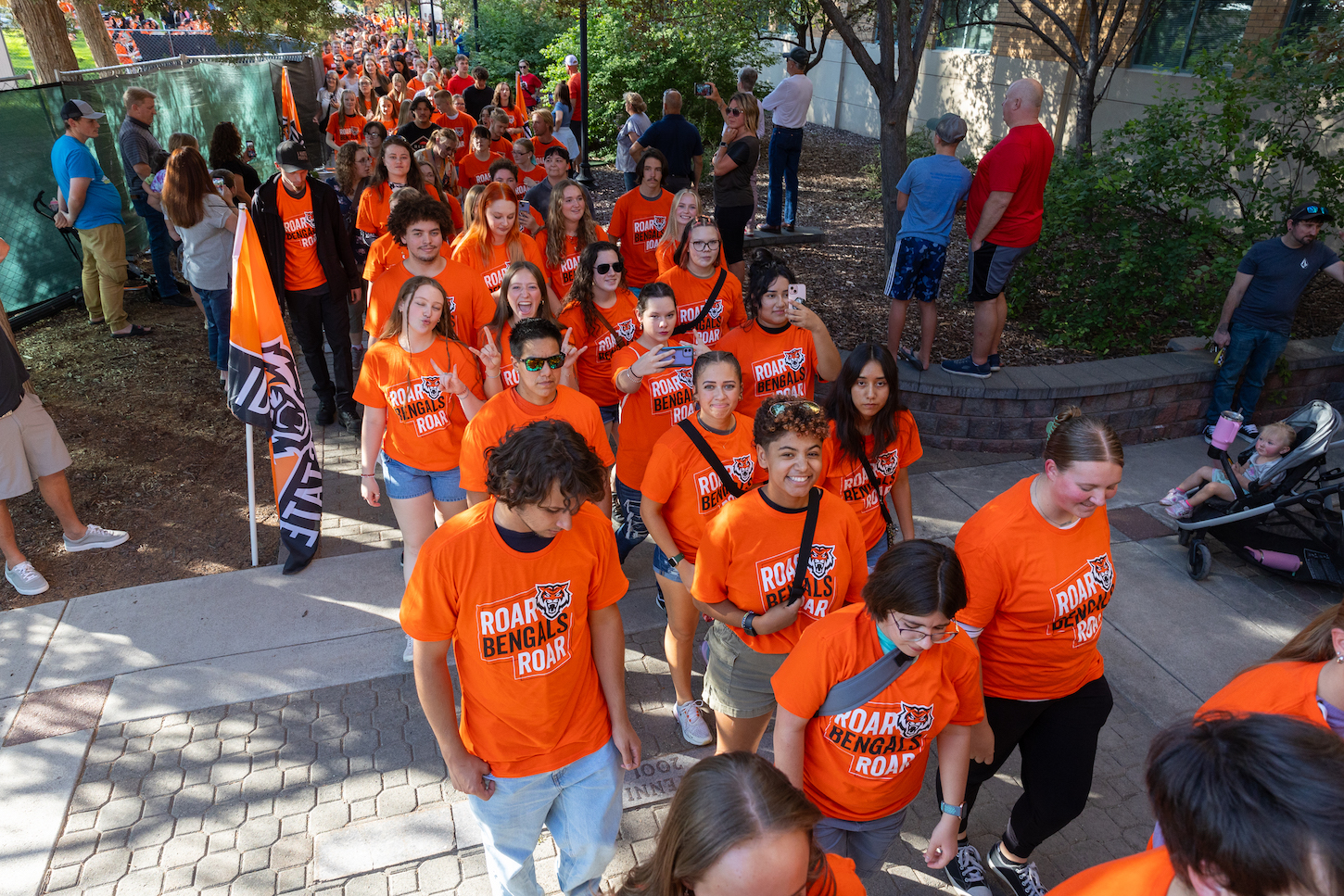 Students walk through Swanson Arch