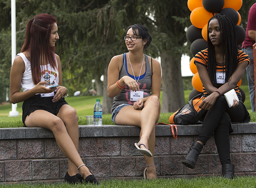 Photo of two female students sitting at the NSO freshmen meet and greet. 