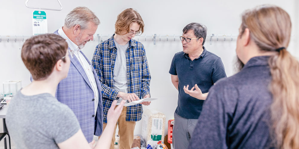 Will Hine and Gavin Pechey, Sporadicate founder, discuss the possibilities for plastic eating mushrooms with the research team.