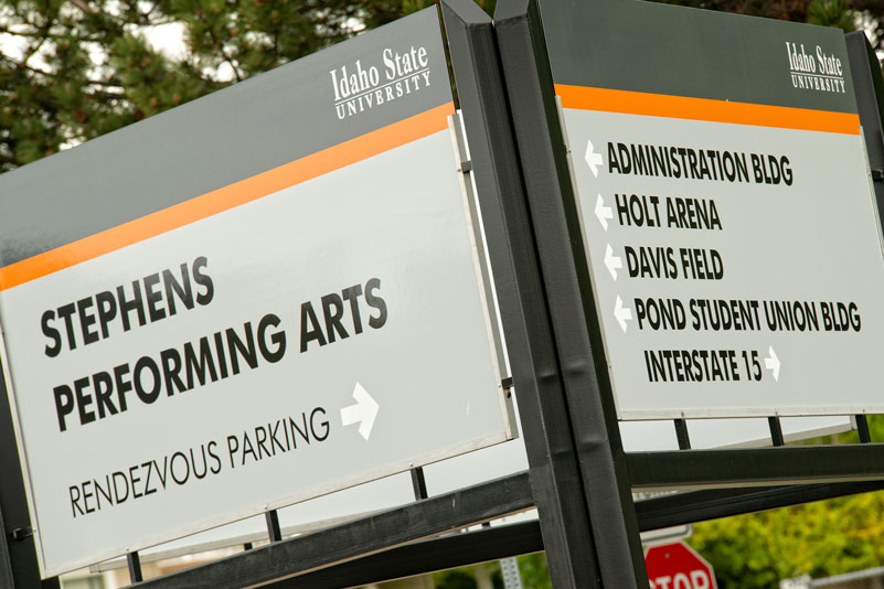 Signage directing traffic to the Stephens Performing Arts Center, Rendezvous, Administration, Holt Arena, Davis Field, and the Student Union Building.